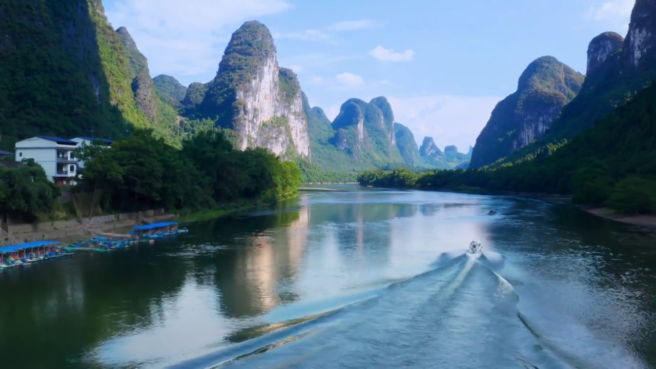 2021年广西桂林漓江浪石喀斯特地貌4K分辨率航拍视频素材影片视频素材