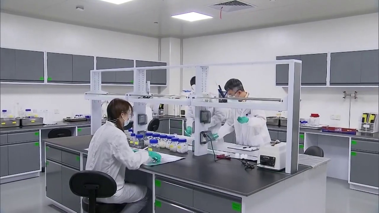 中国在实验室的科研人员（选编）视频素材